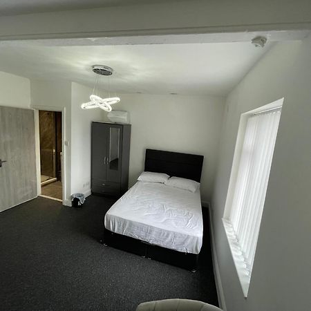 Pc Homes Room C Hyde Bagian luar foto